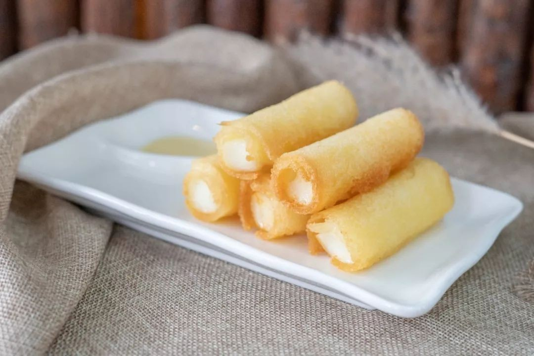  A serving of crispy fried milk (Zha Niu Nai)