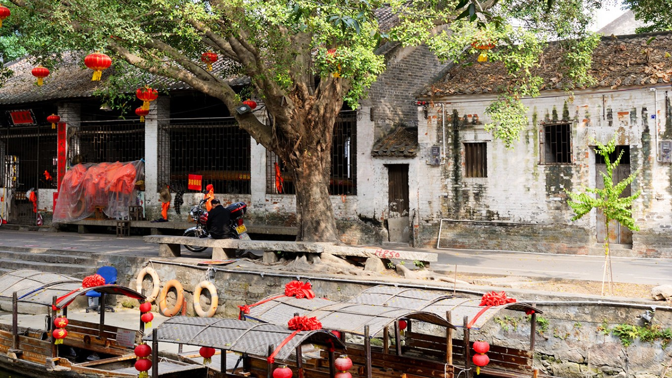  A traditional Lingnan-style house or ancestral hall in Fengjian