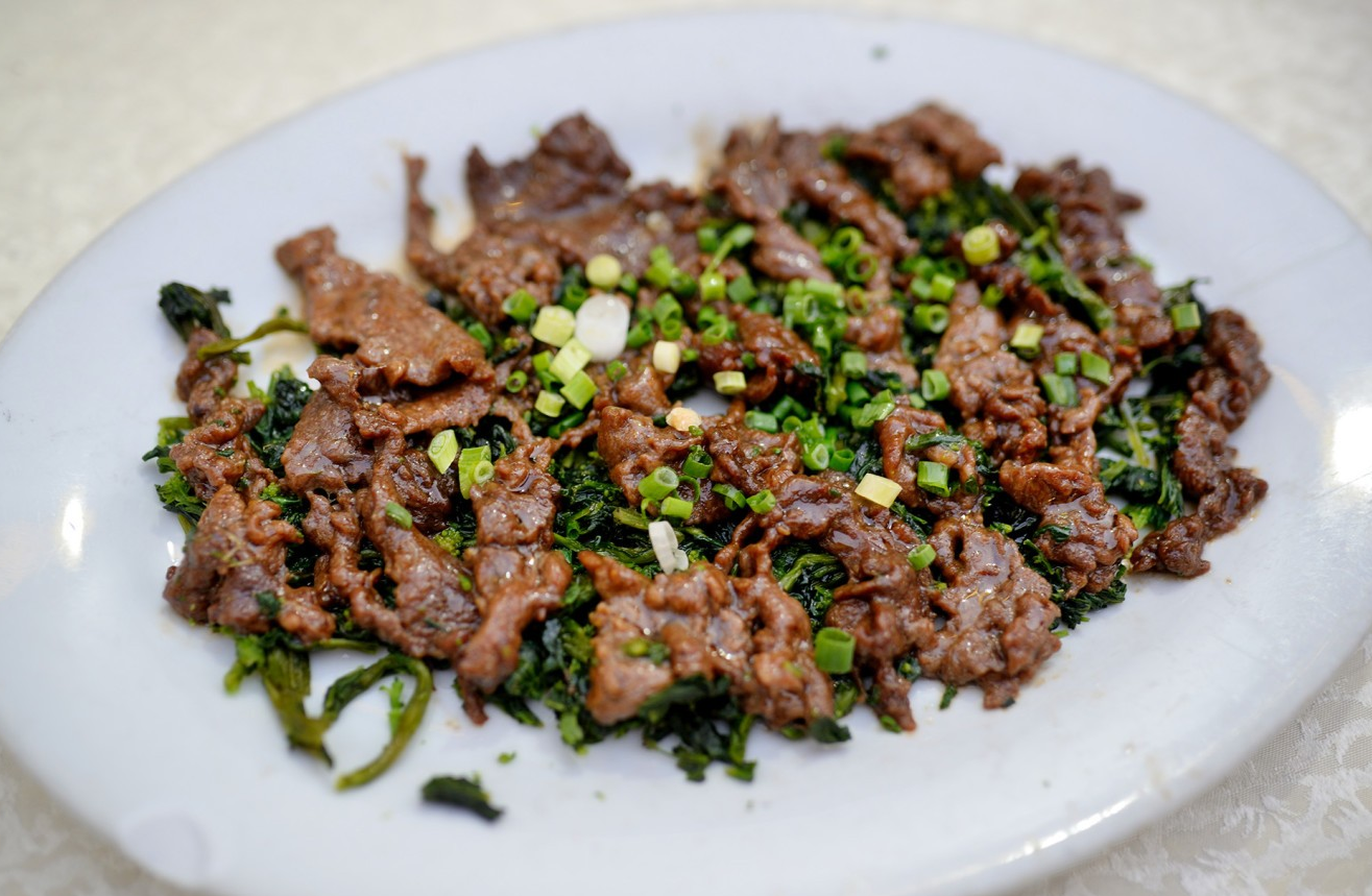  Dried Choi Sum Steamed Beef Slices, showcasing the layers of ingredients