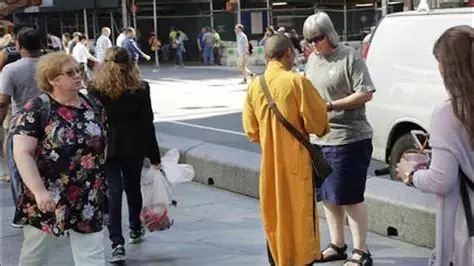 Fake monk approaching tourists in Beijing
