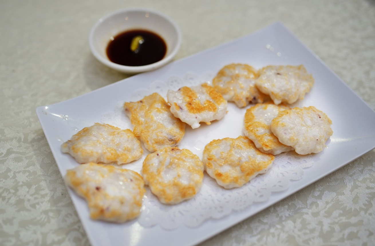  Golden brown, pan-fried Hand-beaten Cuttlefish Cakes