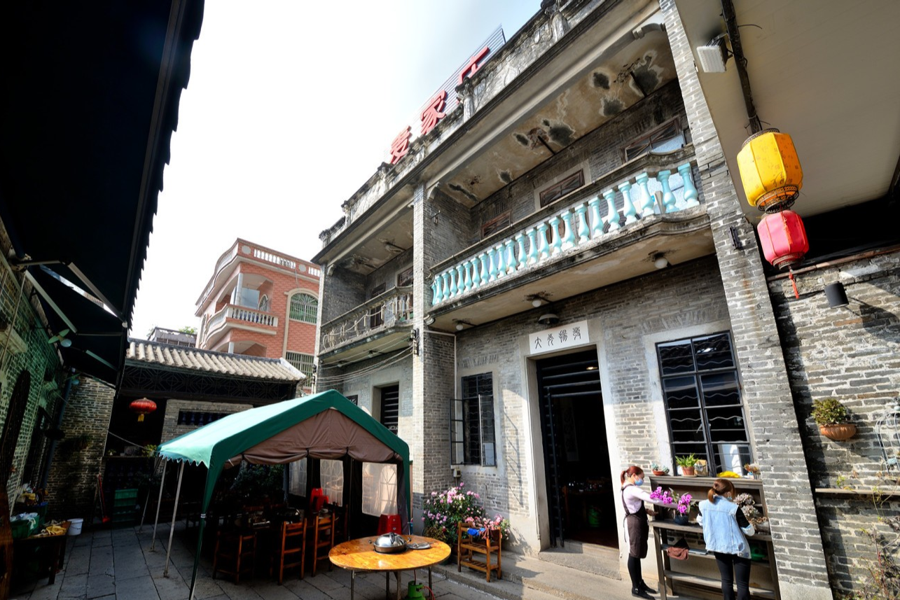  Interior of Mai Jia Zhuang, showing the traditional decor and perhaps the seafood display area