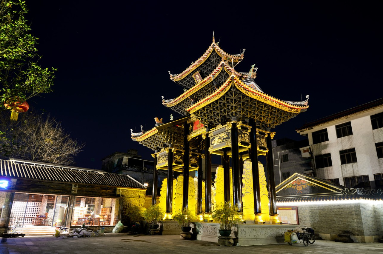  Night view of Jinshi Archway in Fengjian Water Town