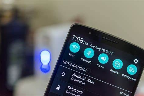 Smartphone screen showing Chinese Wi-Fi login interface