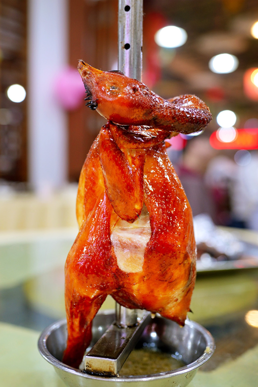  The impressive Gen Ge Zhuang Qi Ji (Standing Chicken) presented upright or on a platter