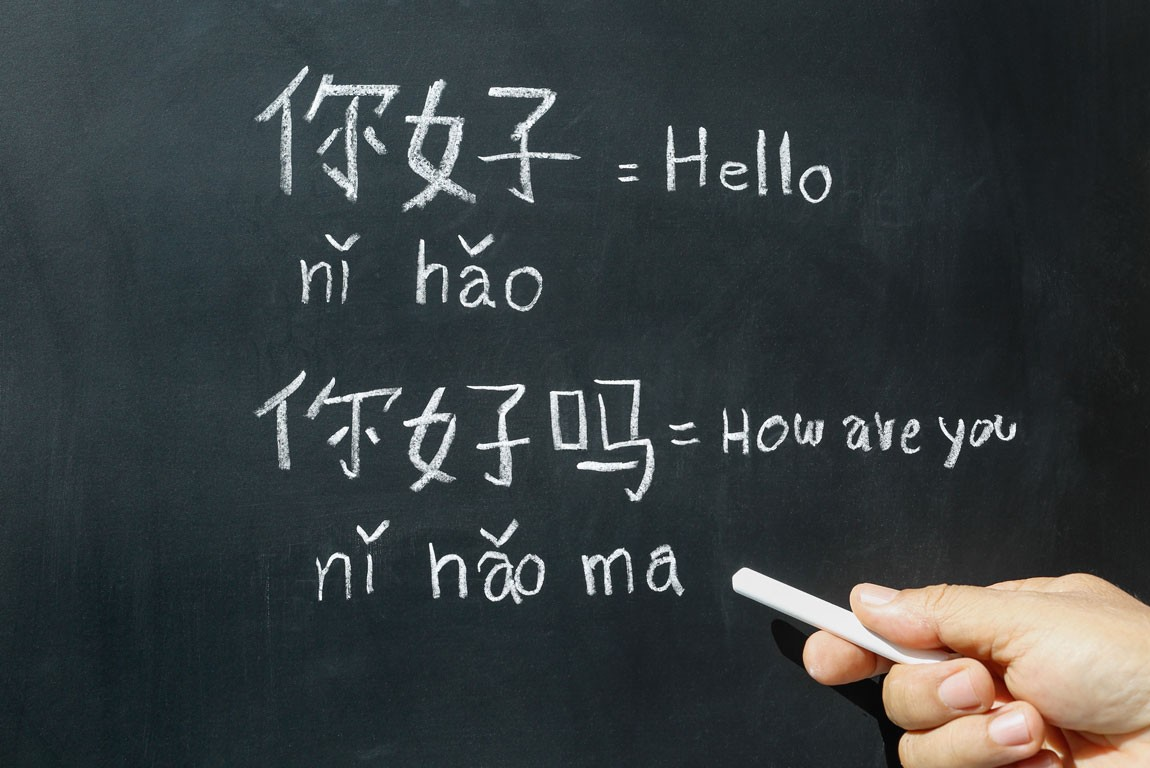 Tourist showing a handwritten Chinese phrase to a local