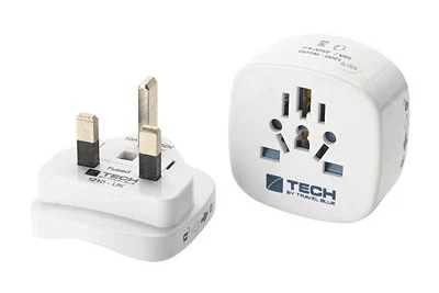 Universal socket accepting multiple plug types