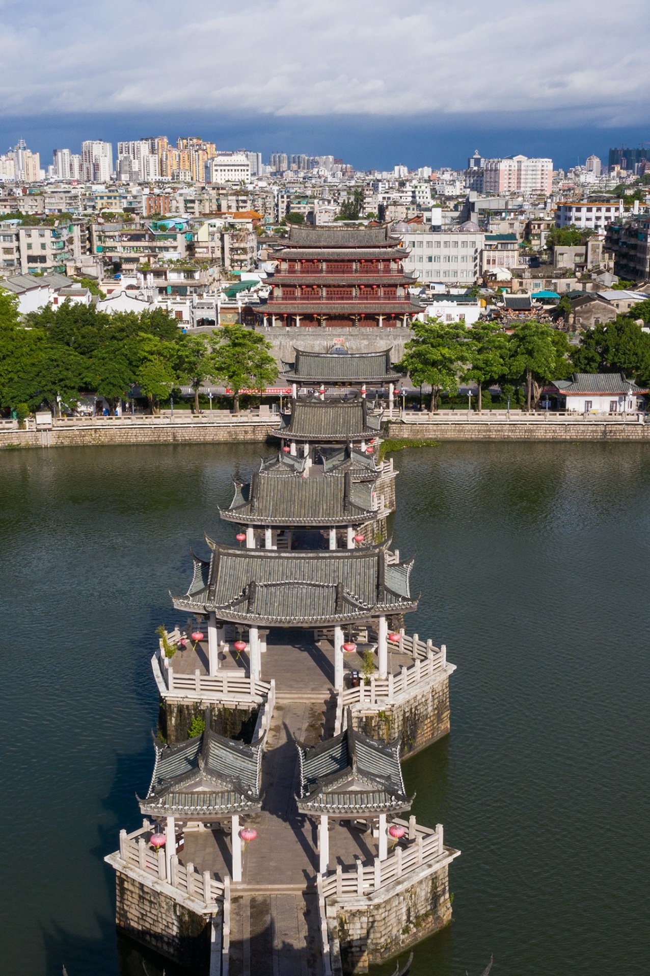  A closer view of the central floating section of the bridge