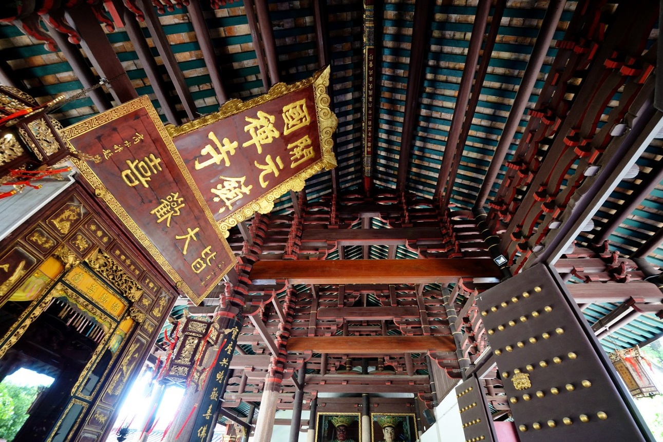  A frontal shot of the ancient Hall of Heavenly Kings