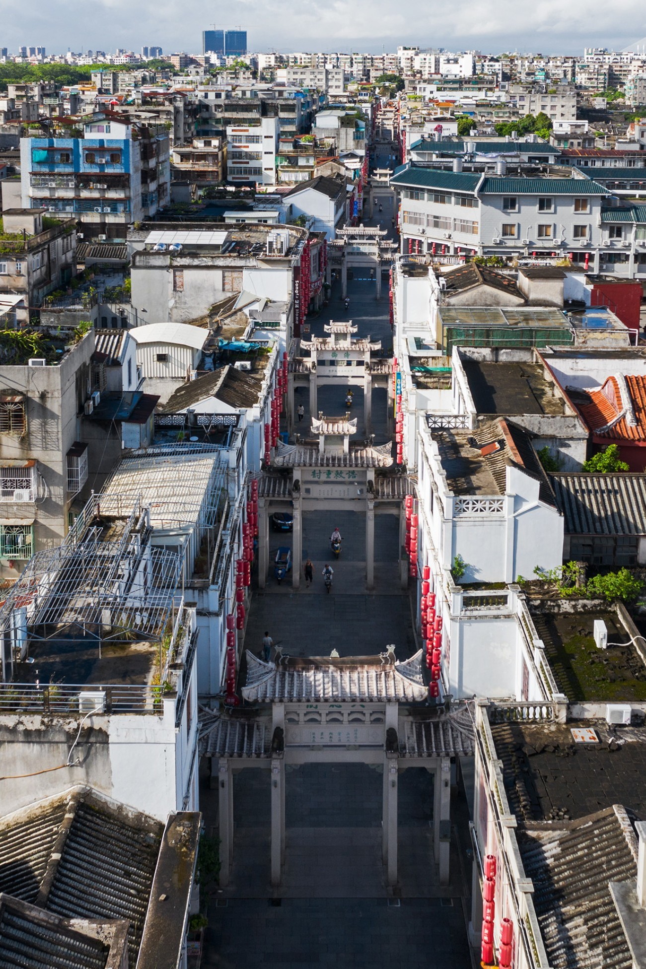  A suggestion for a historical black-and-white photo of the original Paifang