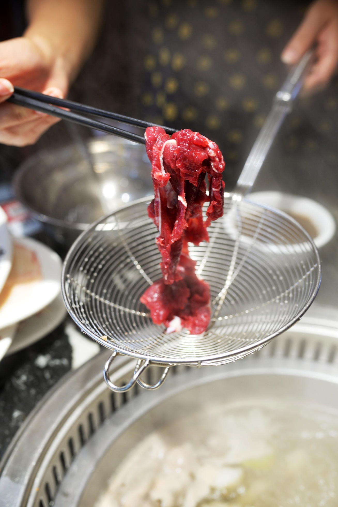  A vibrant, close-up shot of freshly sliced