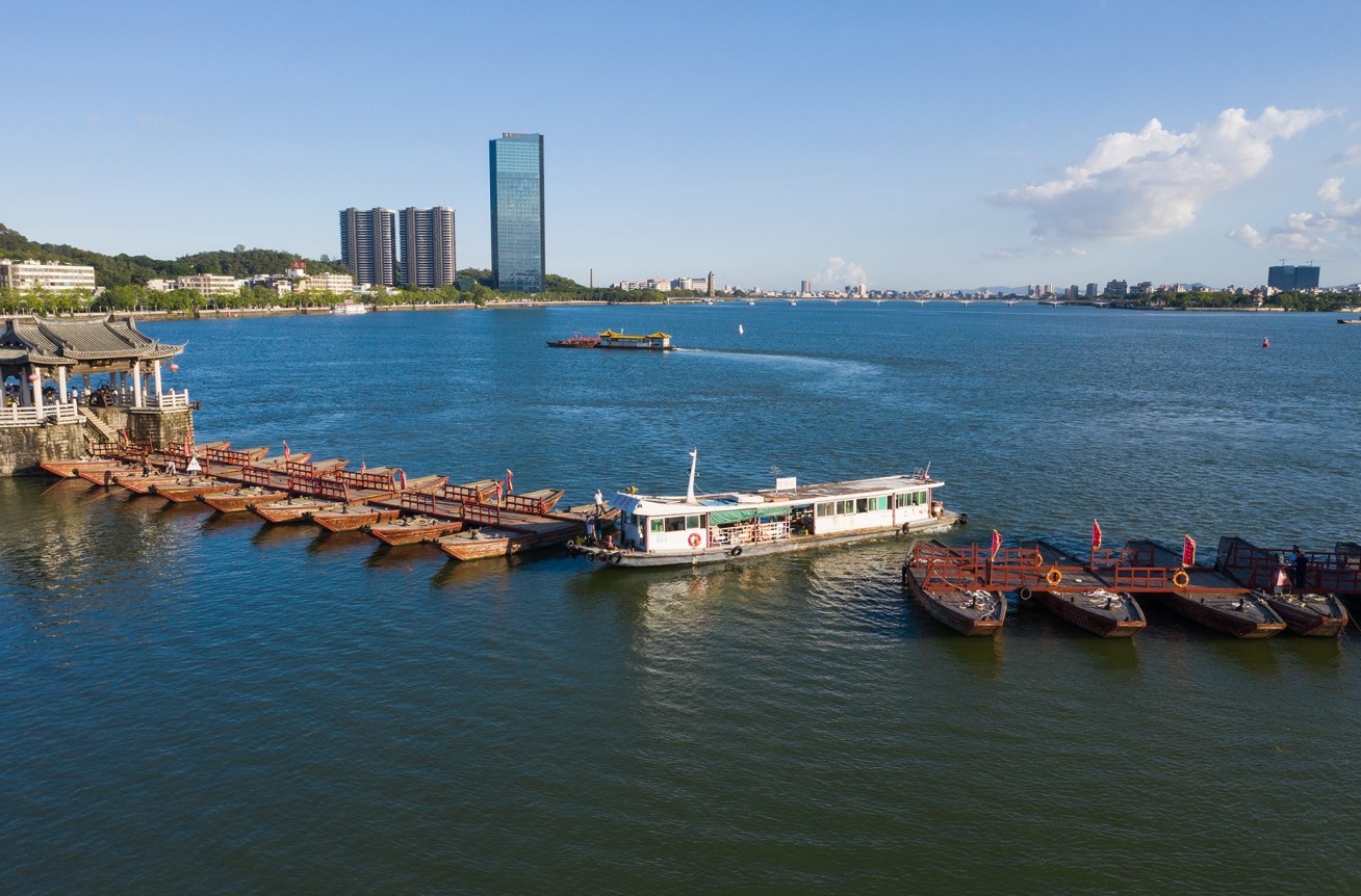  An action shot of the tugboats pulling the shuttle boats