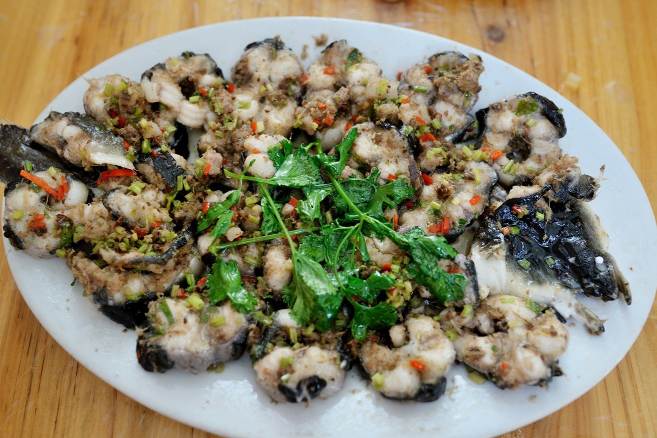  An appetizing close-up of the steamed eel dish