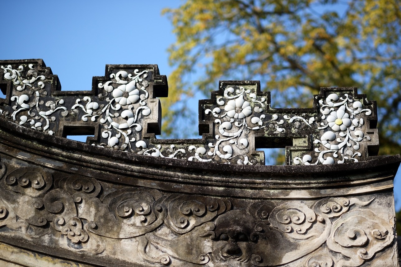  highlighting the elegant flowers on the dark tiles