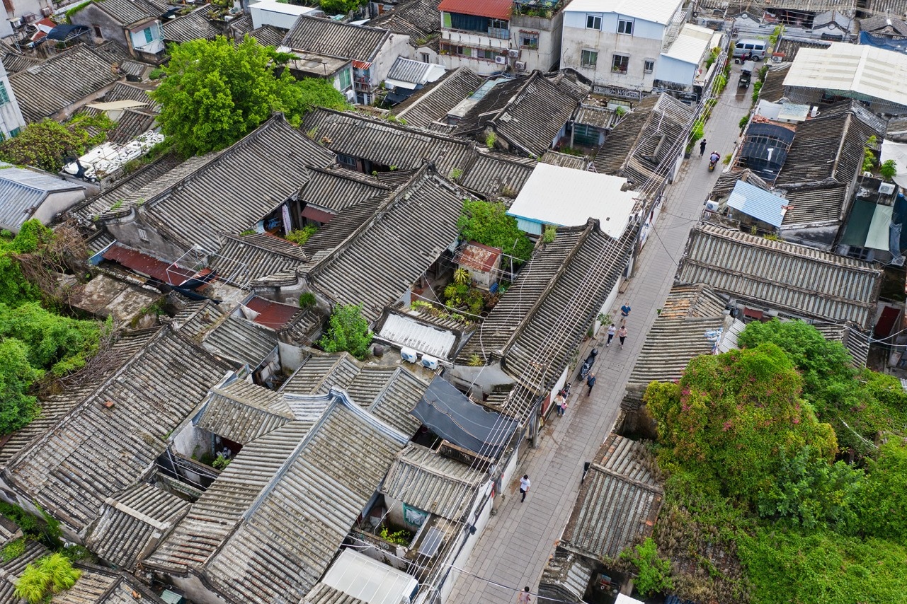  narrow and atmospheric Jiadi Lane