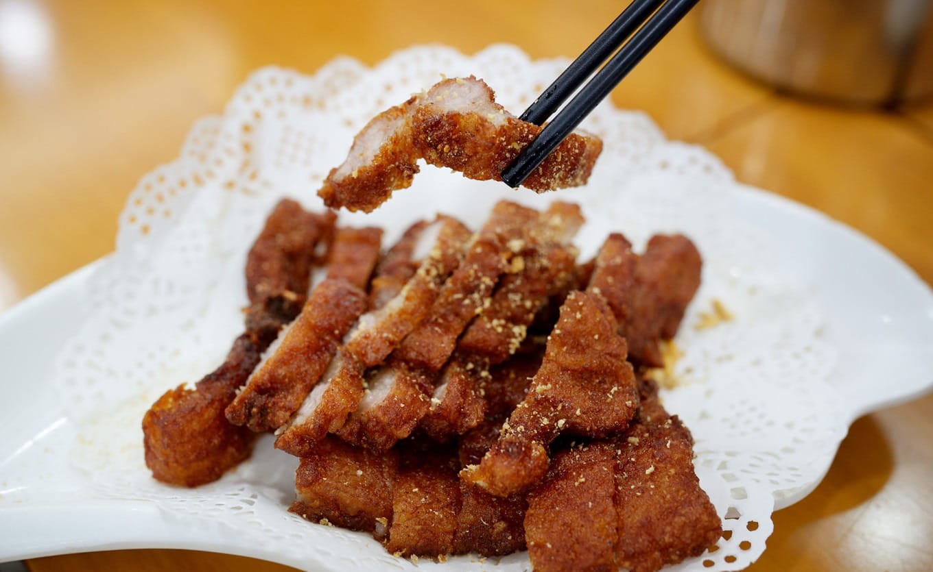 Crispy ribs seasoned with Guangdong tangerine peel powder