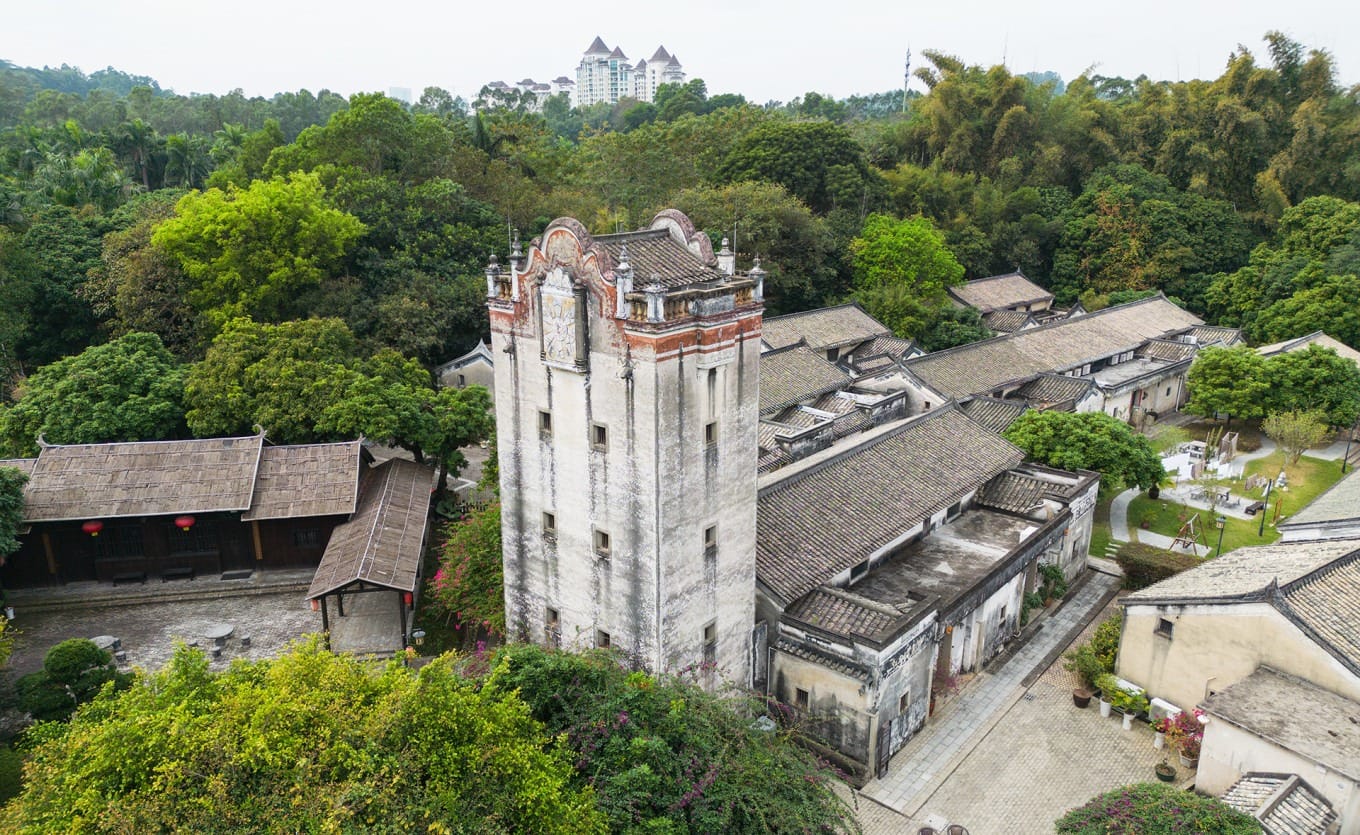 Ling Clan watchtower with Baroque decorative elements in Dashuitian village