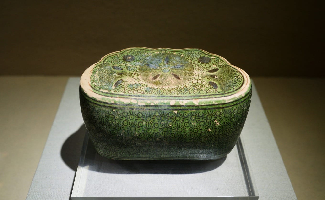 Northern Song marbled ceramic pillow with Pei Family kiln inscription