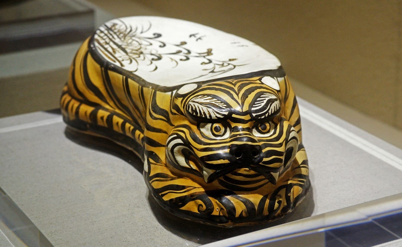 Jin Dynasty yellow-glazed tiger-shaped ceramic pillow