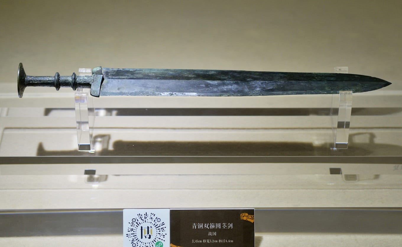 Eastern Zhou bronze sword symbolizing aristocratic status