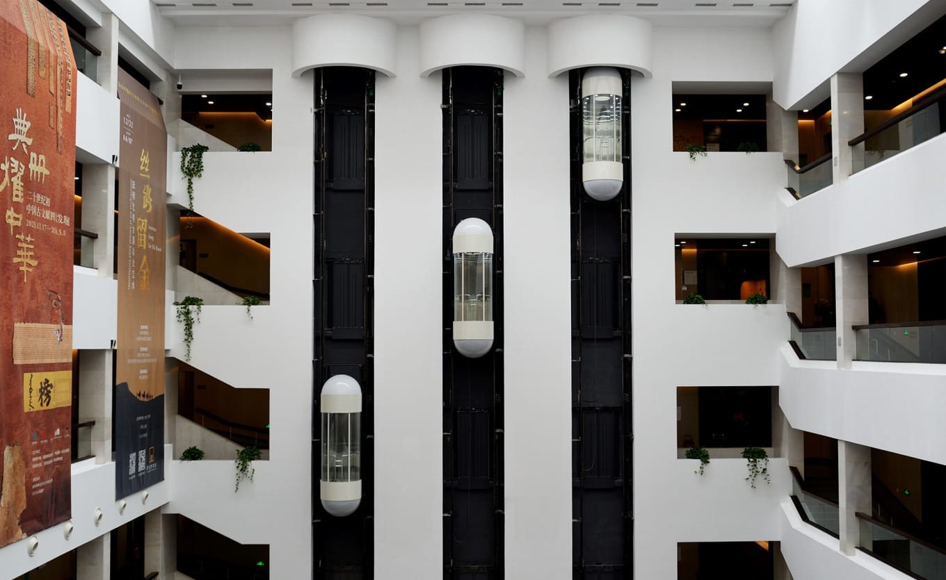 Exterior and gallery view of Shenzhen Museum Ancient Art Hall