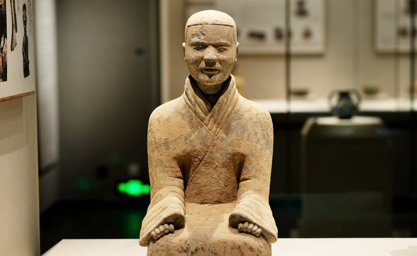 Painted kneeling female terracotta figurine from Western Han Dynasty