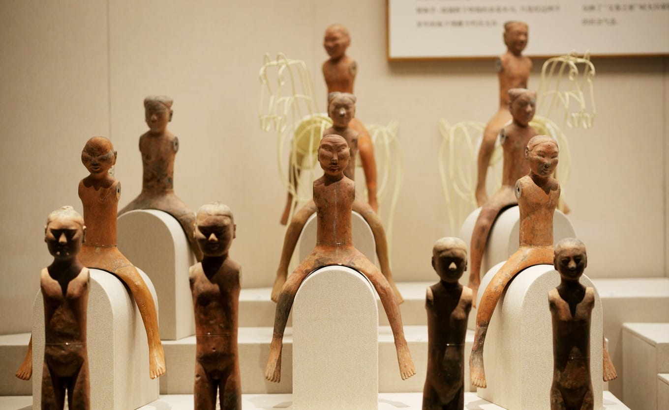 Painted Western Han infantry terracotta figurines