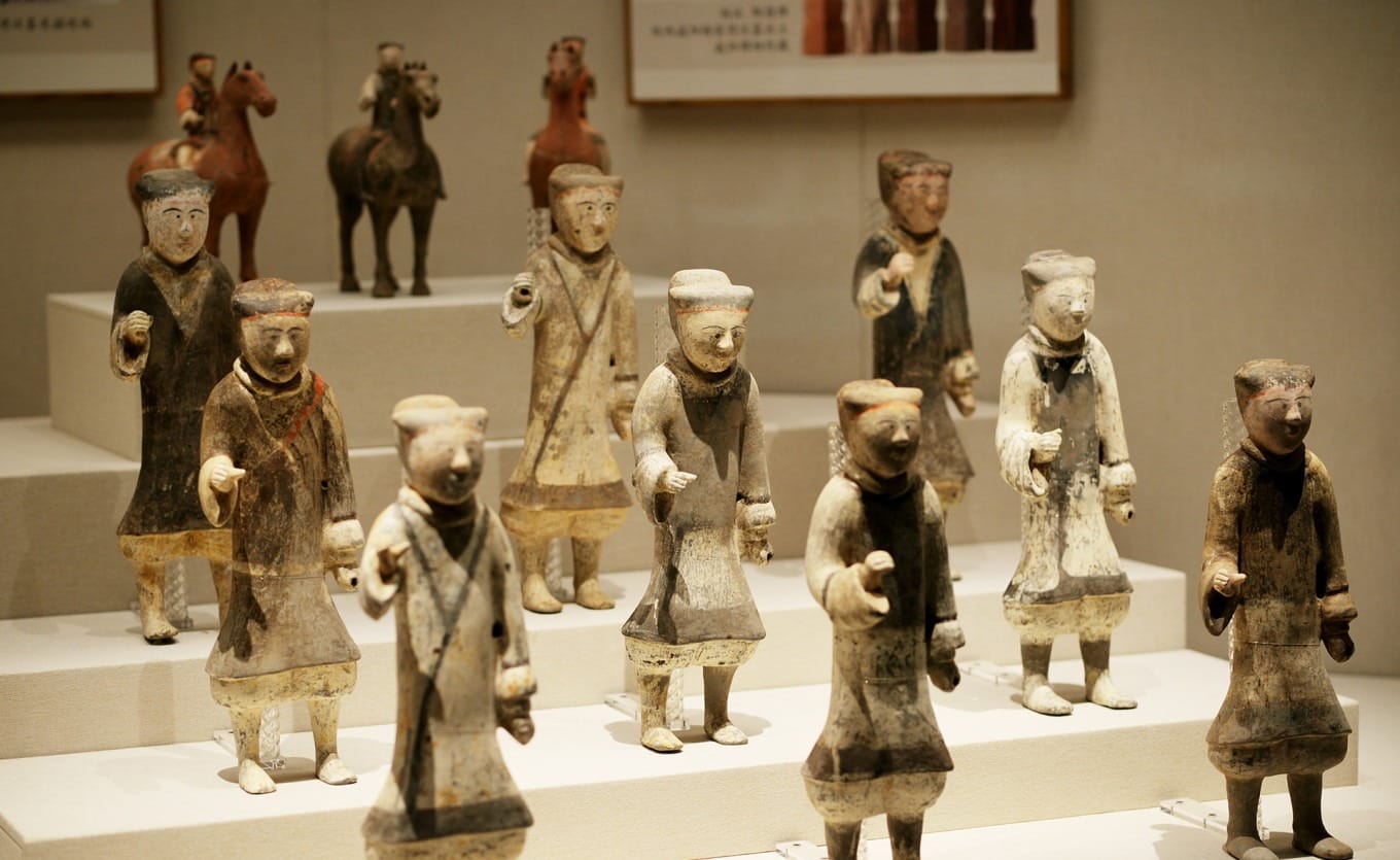 Western Han black pottery jar with copper stud decorations