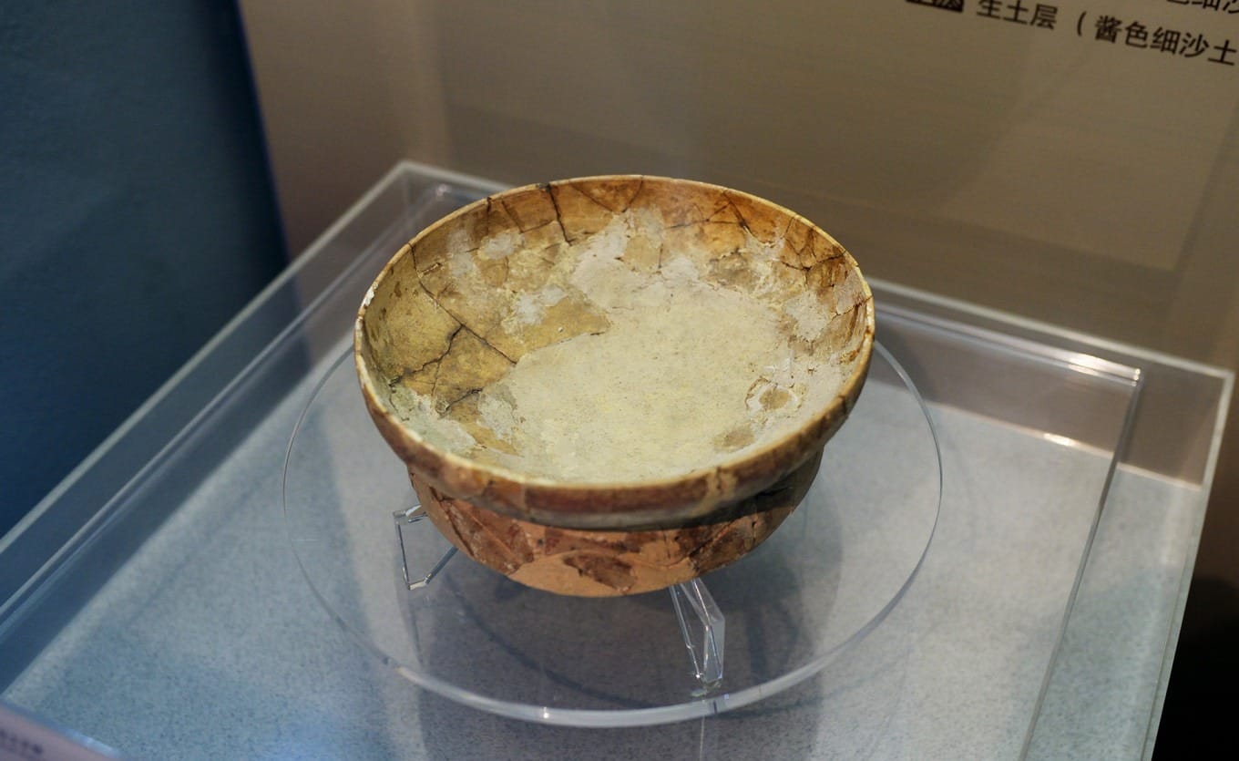 Painted pottery ring-foot basin from the Mid-Neolithic period excavated in Shenzhen