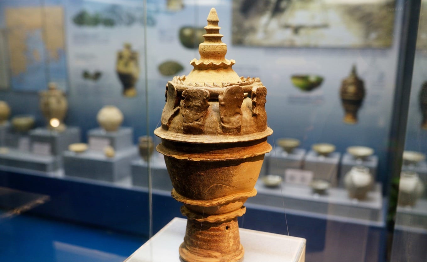 Song Dynasty brown-glazed soul jar excavated in Shenzhen