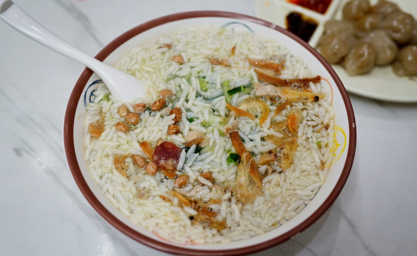 Haifeng-style Cai Cha with vegetables, vermicelli, and toasted rice