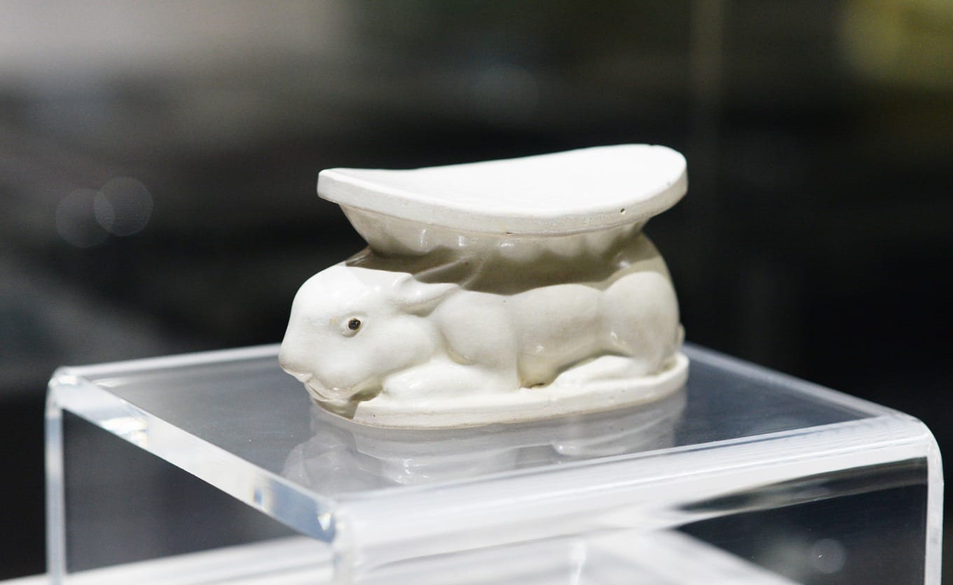 Tang Dynasty white porcelain rabbit-shaped pillow from Gongxian Kiln