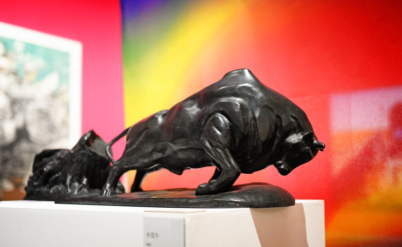 Pioneering Ox sculpture by Pan He symbolizing Shenzhen spirit