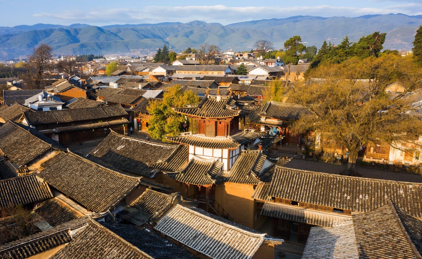 Illustration or historical depiction of a bustling Tea Horse Road market scene