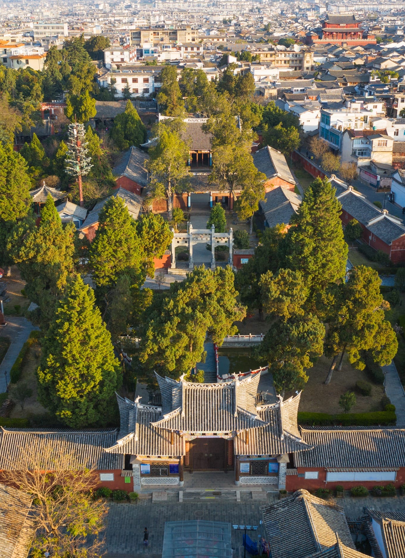 Pan Pond with stone bridge leading to Lingxing Gate