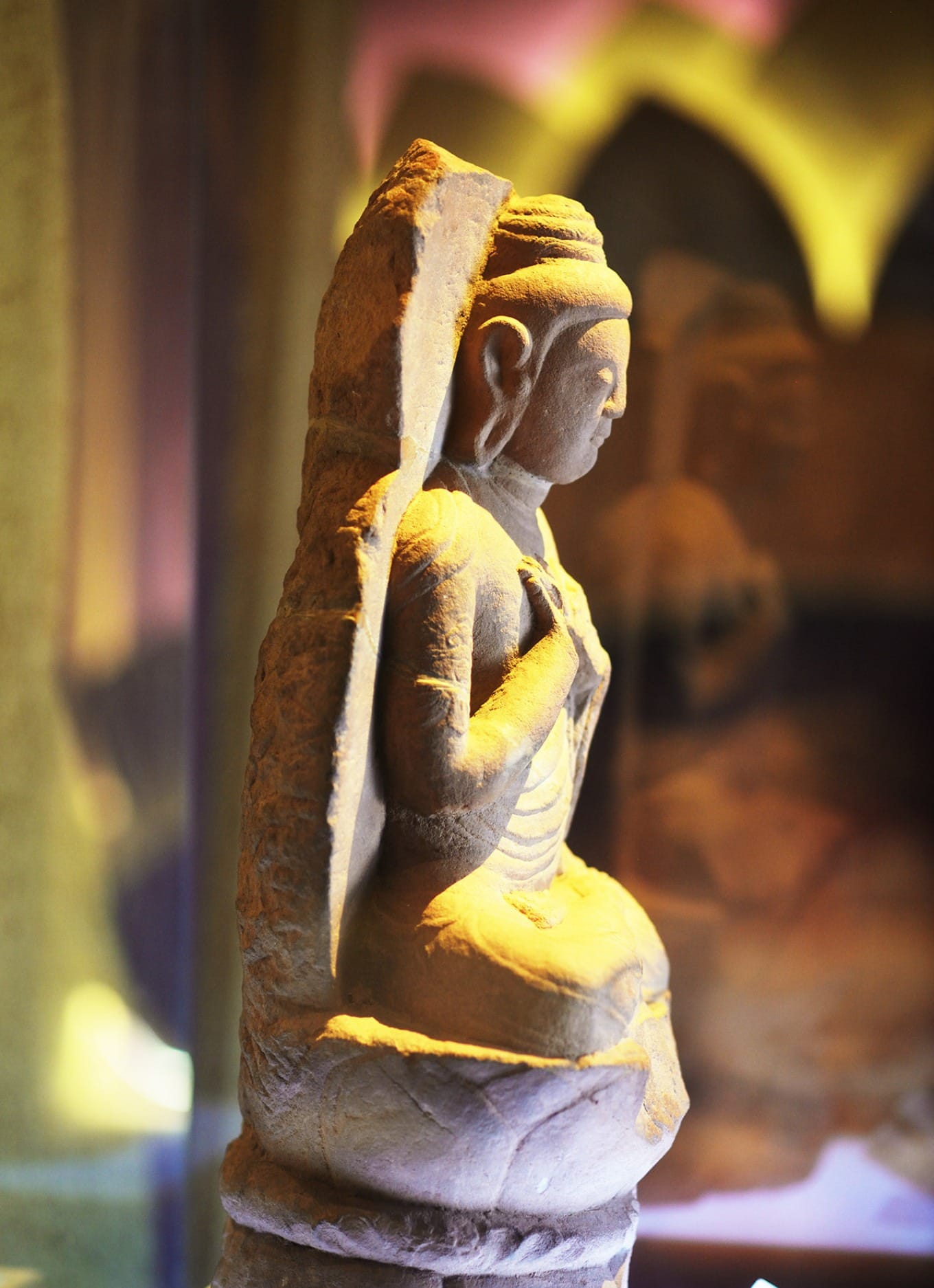 Stone carving of Guanyin and attendant Bodhisattvas standing, from the Tang Dynasty Nanzhao period