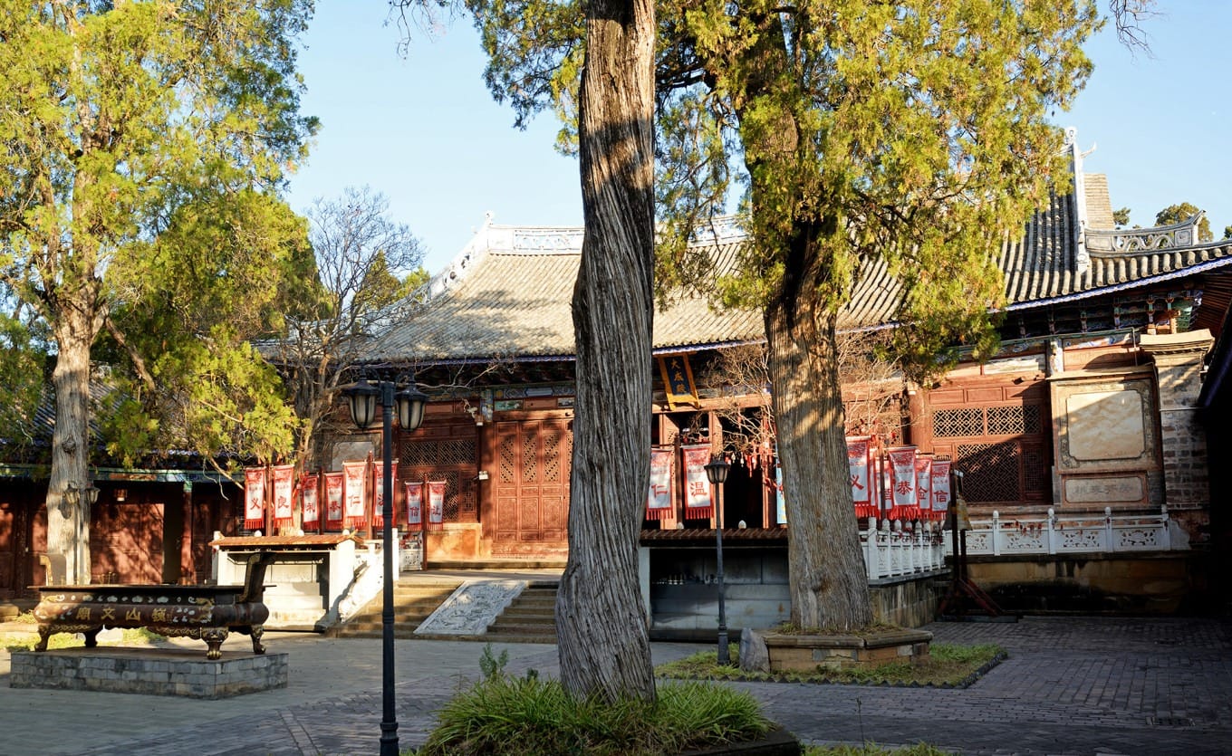 Exterior view of Dacheng Hall with traditional roof architecture