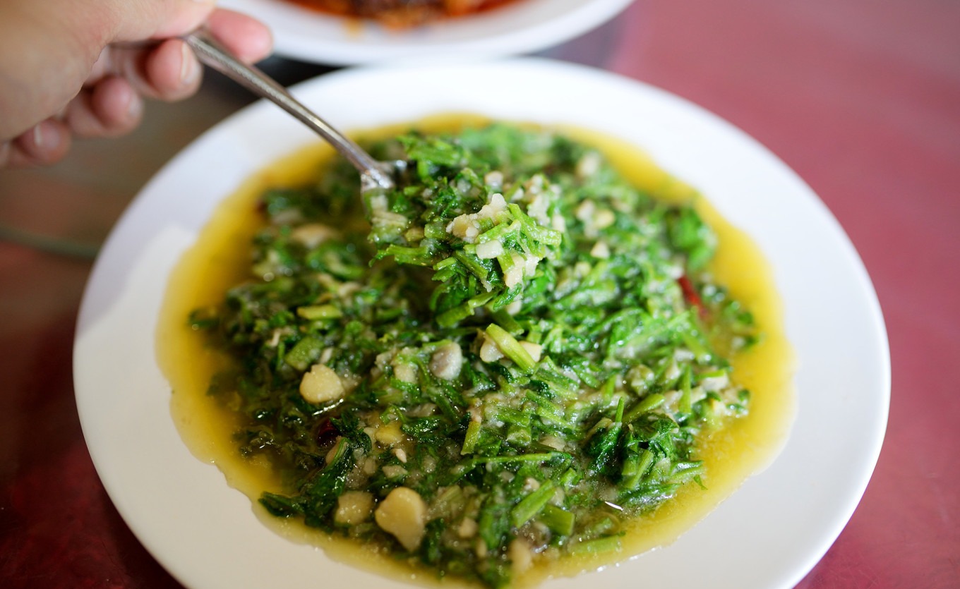 Bean and Water Celery dish with finely minced vegetables