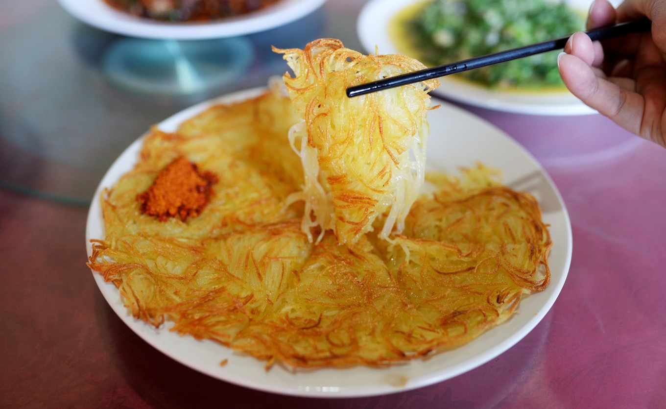 Crispy Pan-Fried Potato Shreds in a skillet