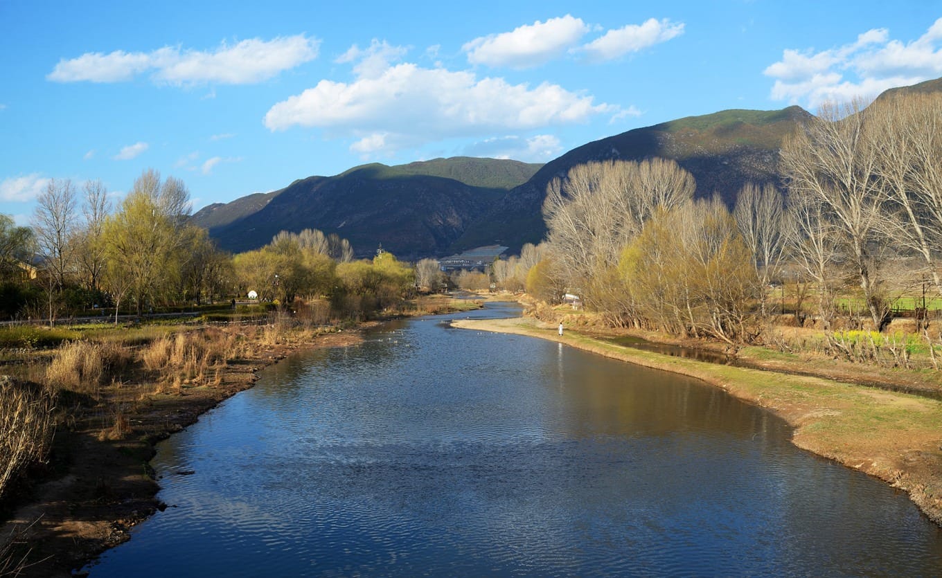 Peaceful river scenery with reflections near Yujin Bridge