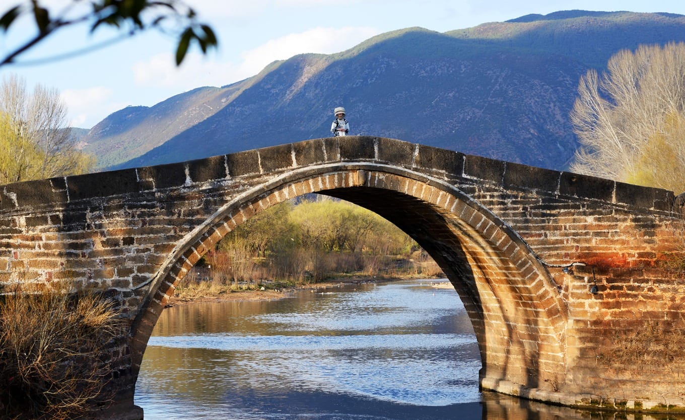Historical stone carvings and inscriptions near Yujin Bridge