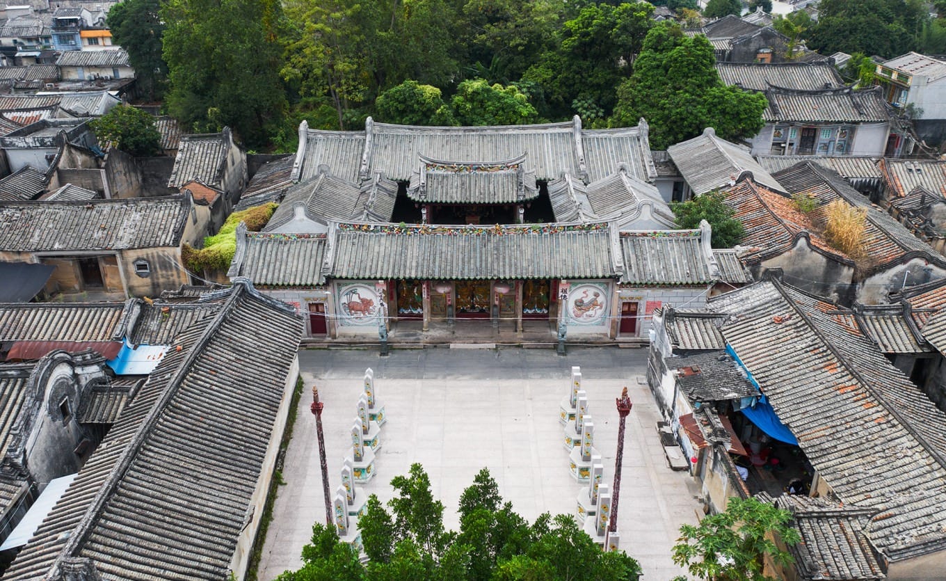 Facade of Fang's Zuoshu Hall with flagpole holders