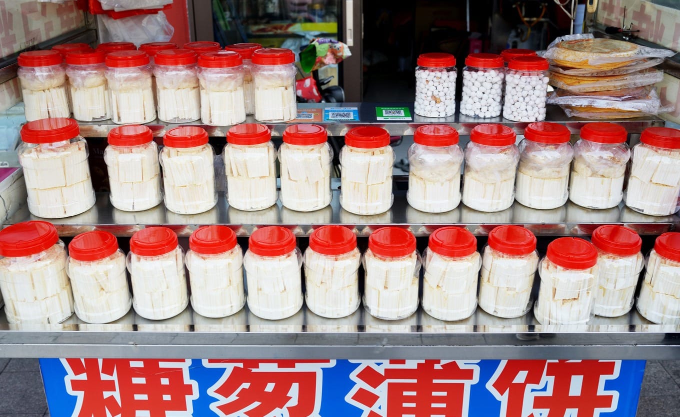 Cross-section of sugar scallion showing characteristic honeycomb holes