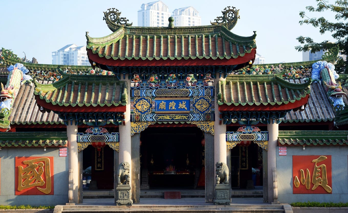 Memorial arch gate of Jieyang City God Temple modeled after Foshan Ancestral Temple