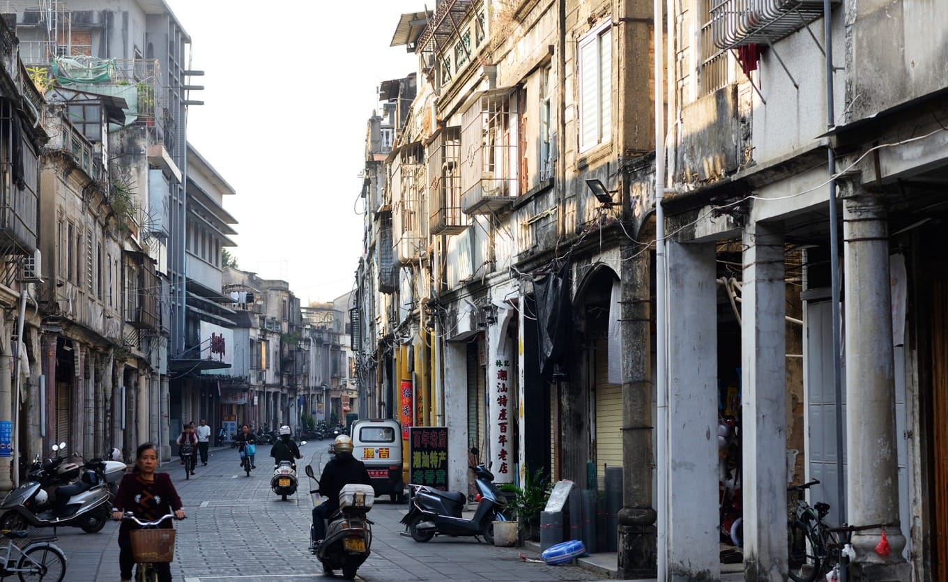 Architectural details showing Western and Chaoshan decorative elements on Zhongshan Road