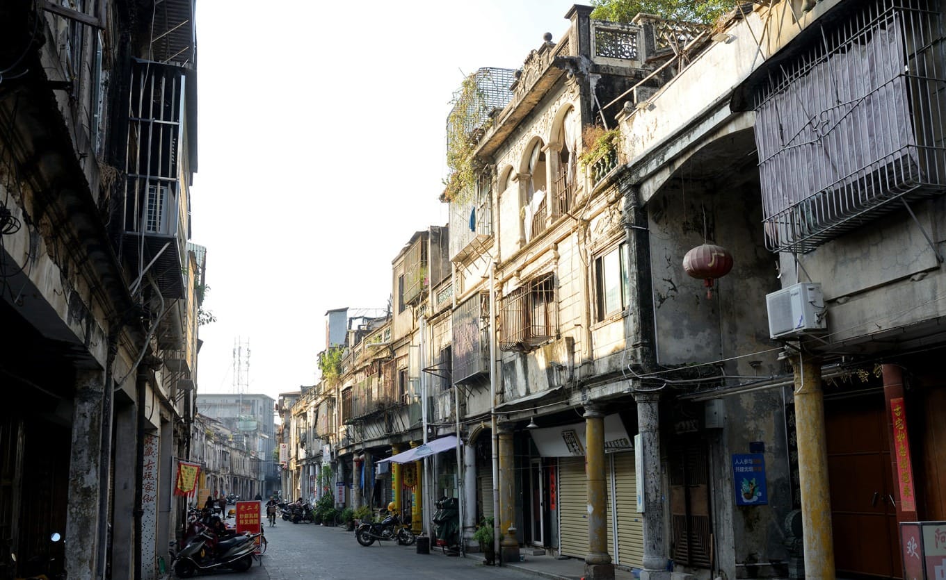 Current streetscape of Zhongshan Road with preserved qilou architecture