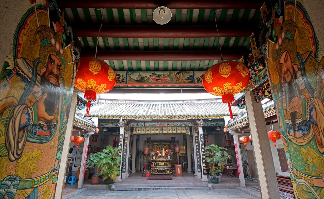 Stone lions and ritual artifacts inside Mingxian Ancestral Hall