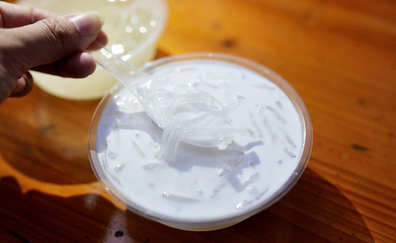 Crystal-clear sea stone flower jelly strips in coconut milk