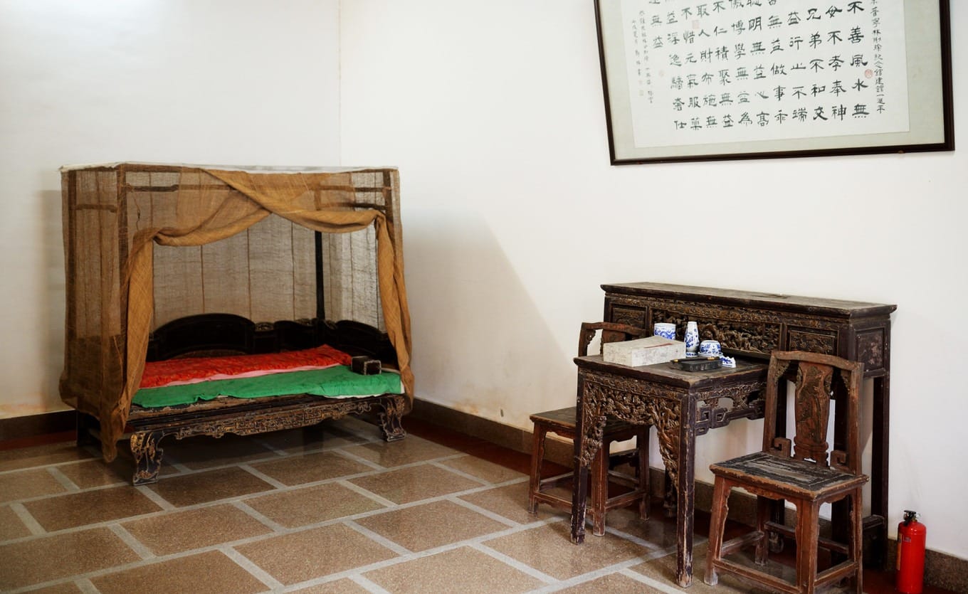 Reconstructed room showing Lin Zedong's deathbed scene