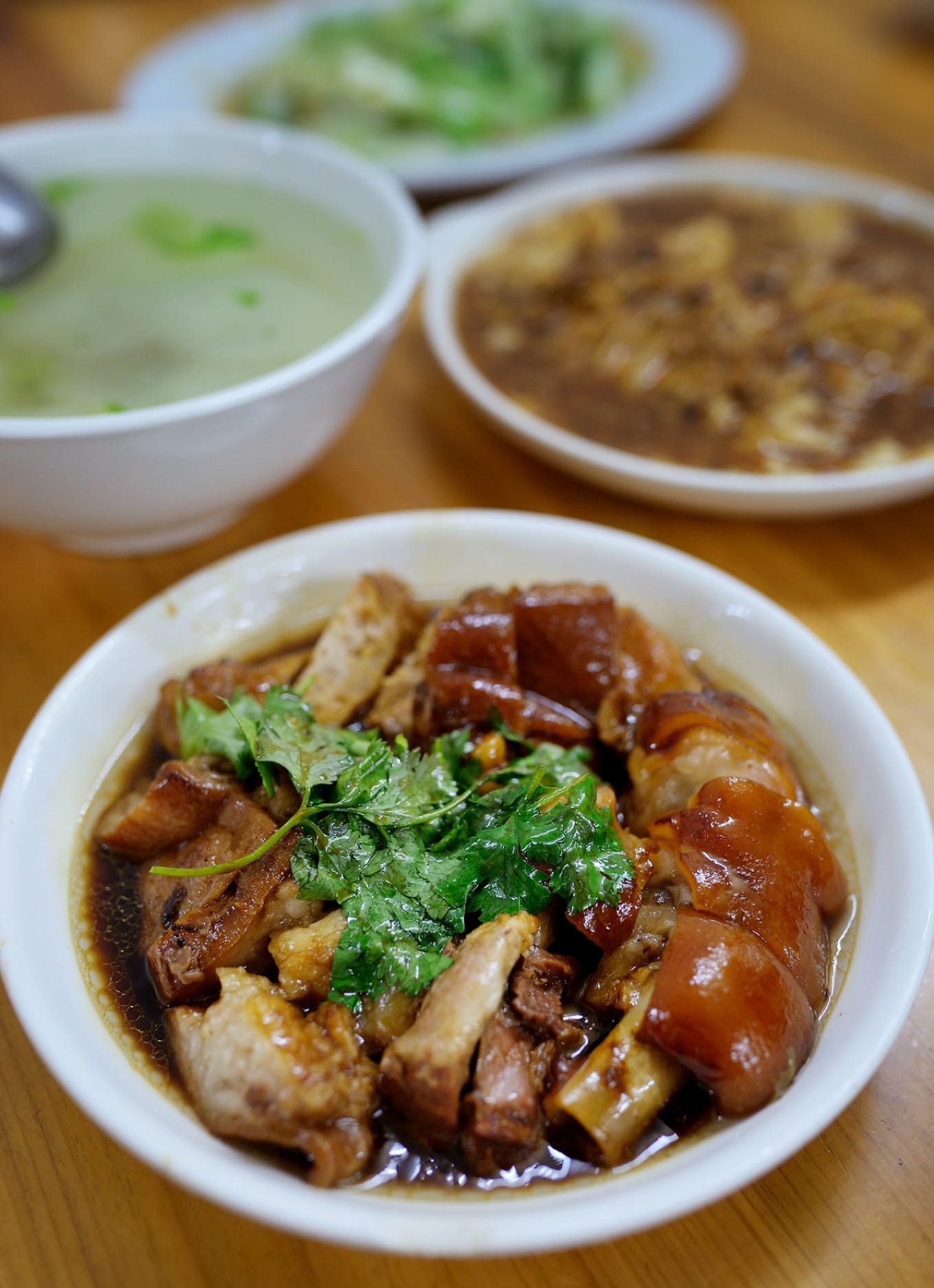 Longjiang pork knuckle rice bowl
